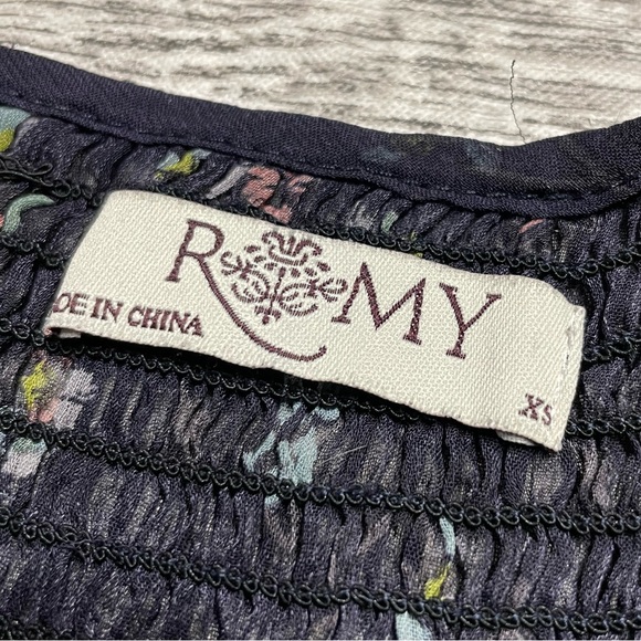 Women’s XS Romy sheer navy blue blouse with floral print excellent condition - Picture 9 of 9